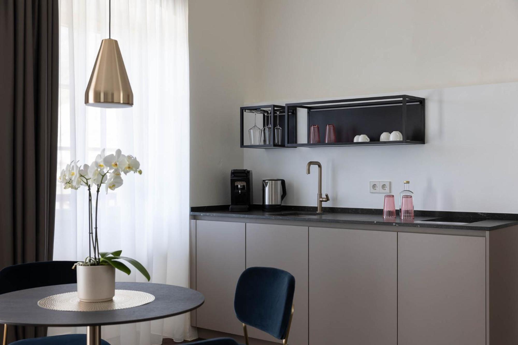 Ansitz Battisti Suites (Adults Only) Caldaro Δωμάτιο φωτογραφία