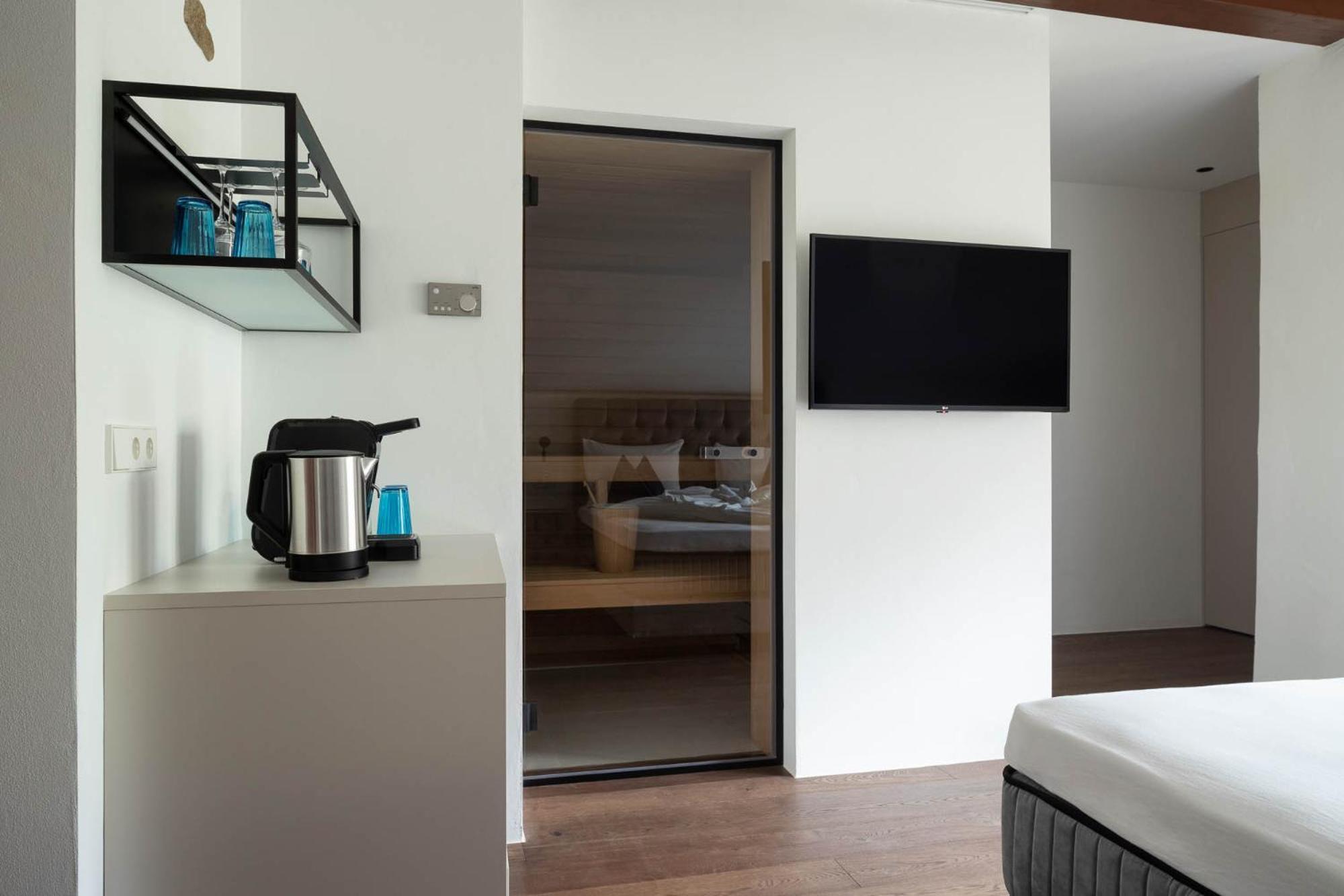 Ansitz Battisti Suites (Adults Only) Caldaro Δωμάτιο φωτογραφία