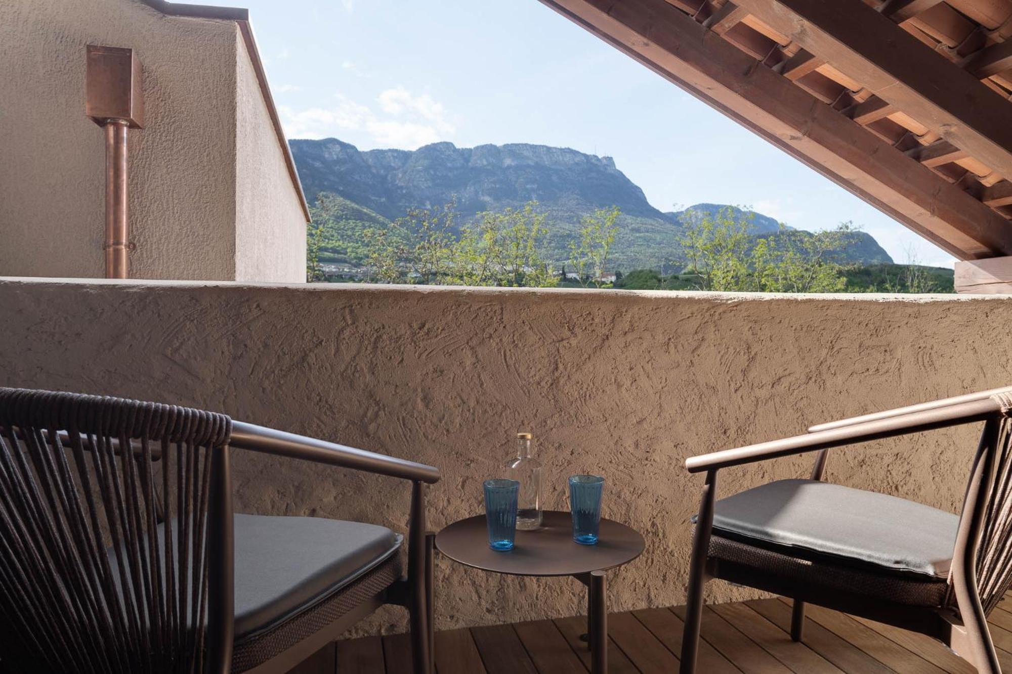 Ansitz Battisti Suites (Adults Only) Caldaro Δωμάτιο φωτογραφία