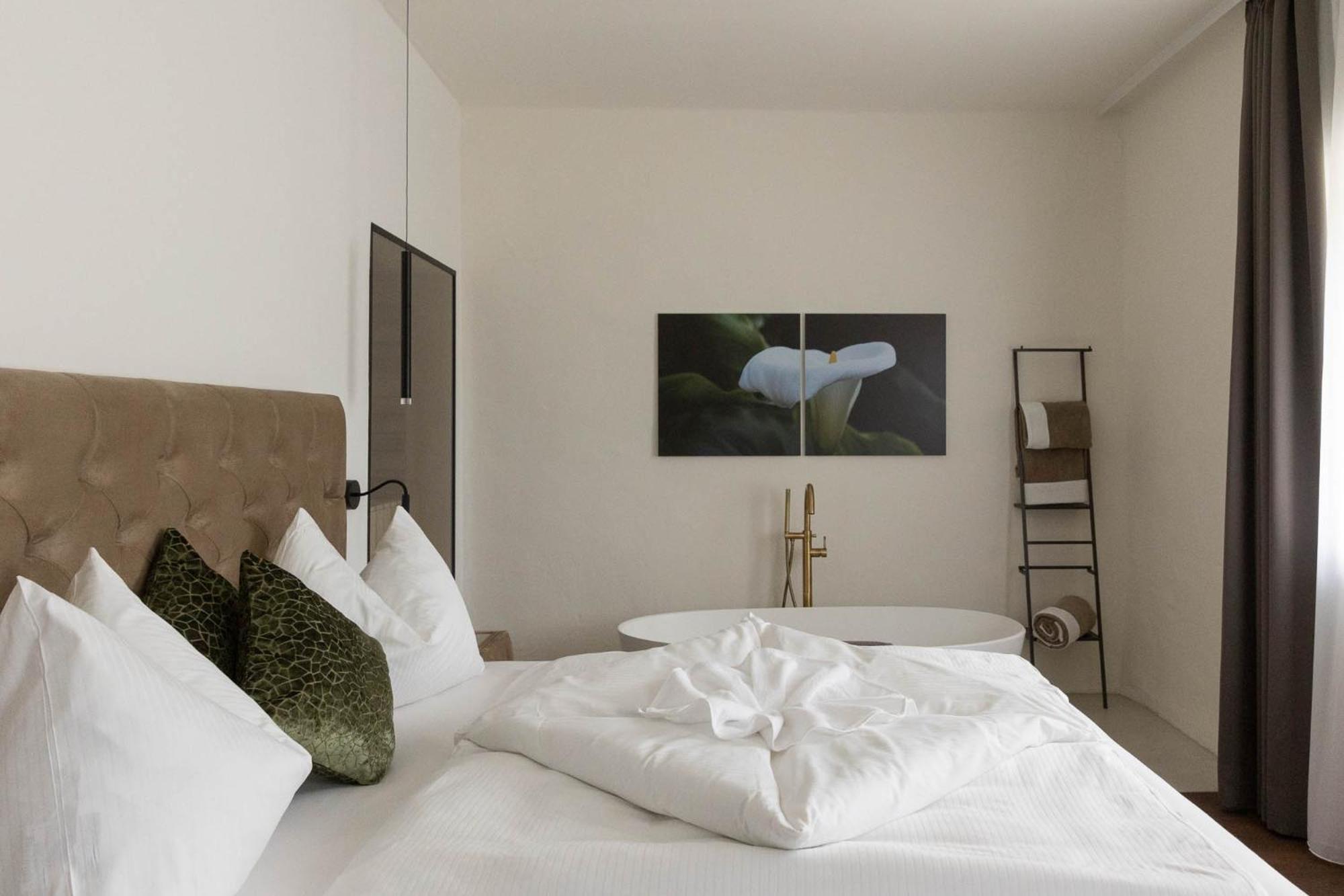Ansitz Battisti Suites (Adults Only) Caldaro Δωμάτιο φωτογραφία